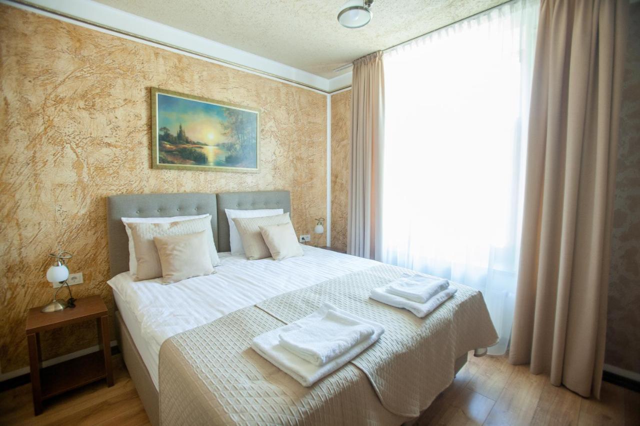 Central Hotel Radviliskis Exterior photo