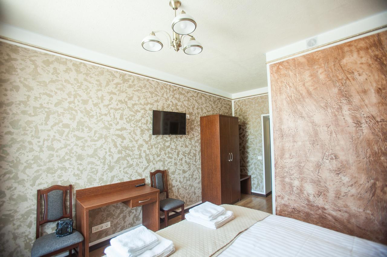Central Hotel Radviliskis Exterior photo