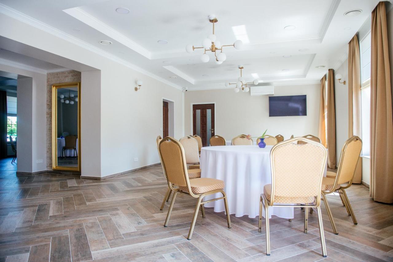 Central Hotel Radviliskis Exterior photo