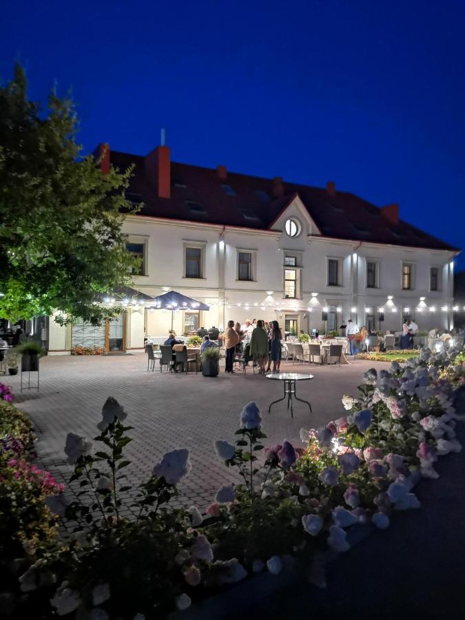 Central Hotel Radviliskis Exterior photo
